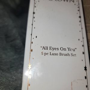Eye makeup brushes